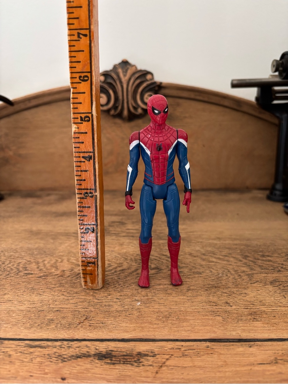 Spider-Man: Far from Home Ultimate Crawler Spider-Man